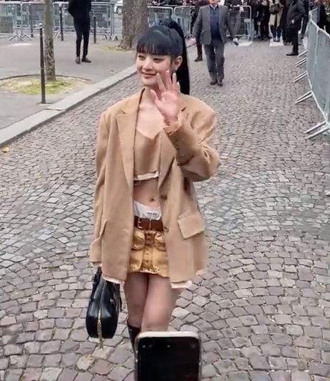 'มินนี่-ต้าเหนิง'!! สวยจึ้งนั่งฟรอนต์โรว์ชมแฟชั่นโชว์ Miu Miu ที่ปารีส
