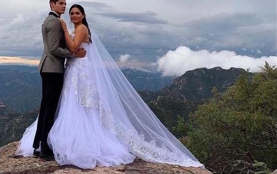 เฉลยแล้ว! ภาพ Miss Universe 2020 ถูกขุดเคยสวมชุดแต่งงาน เฉลยแล้ว! ภาพ Miss Universe 2020 ถูกขุดเคยสวมชุดแต่งงาน