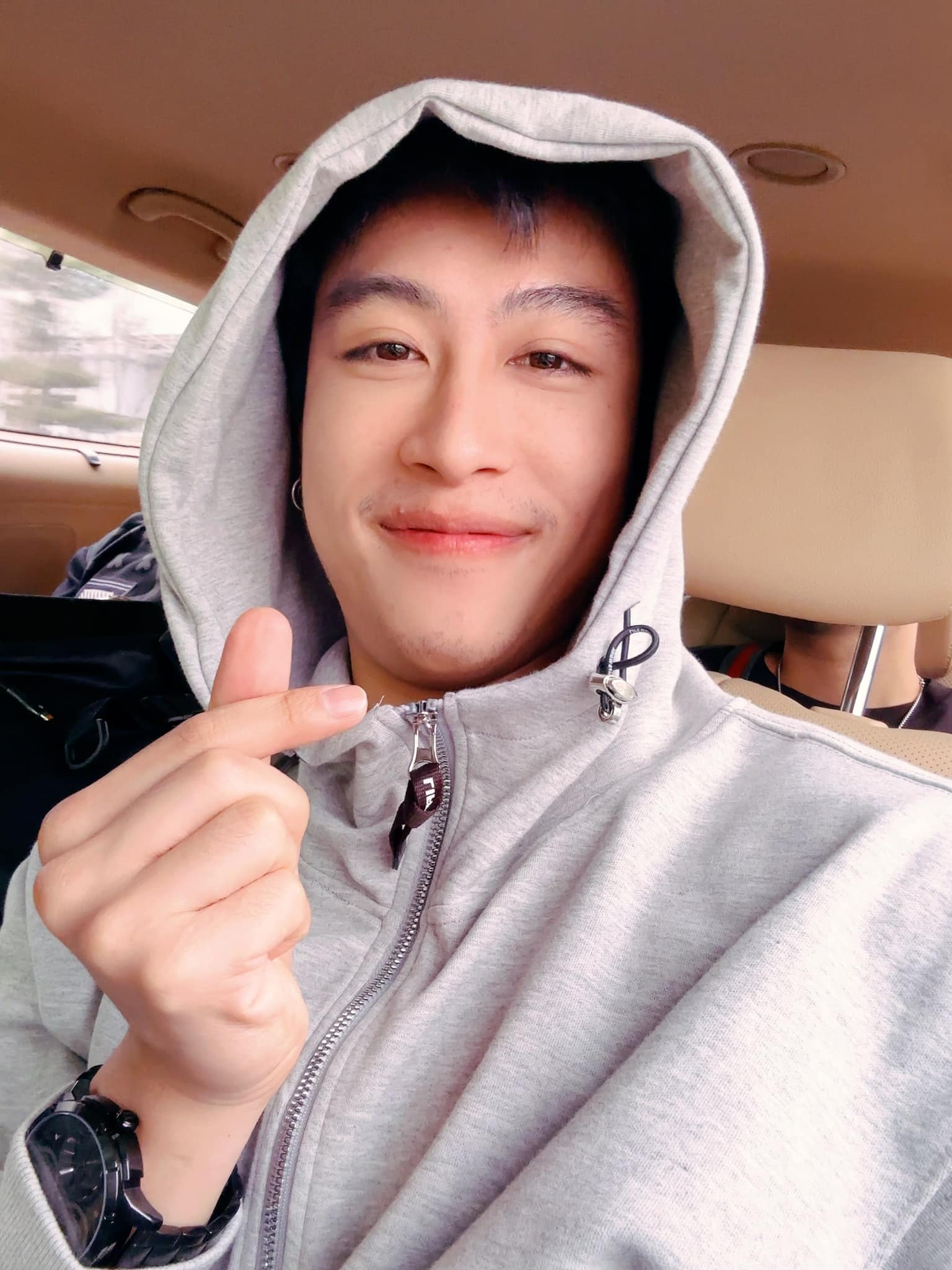 แฟนคลับแห่ส่งกำลังใจก้อนโตให้ นุ๊ก ธนดล แฟนคลับแห่ส่งกำลังใจก้อนโตให้ นุ๊ก ธนดล