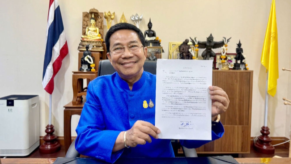 ศาล รธน.รับคำร้อง 40 สว. สะเทือนเก้าอี้ “ผู้นำประเทศ” ? ศาล รธน.รับคำร้อง 40 สว. สะเทือนเก้าอี้ “ผู้นำประเทศ” ?