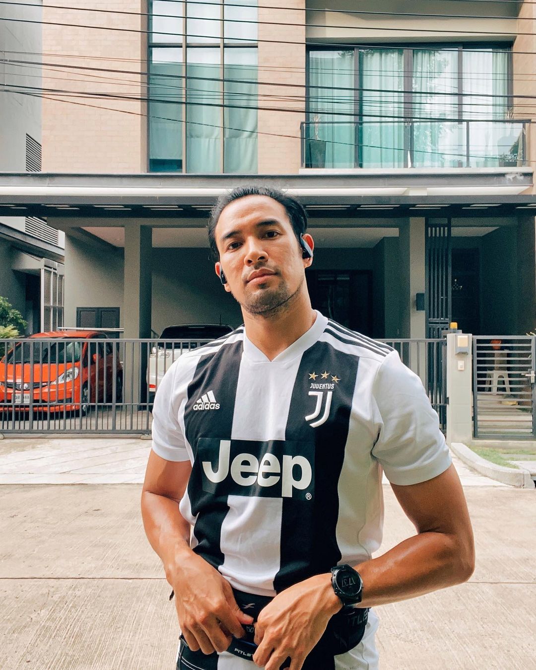 คนบันเทิงเจ็บหนักหลังมีมาตรการล็อกดาว (มีคลิป)