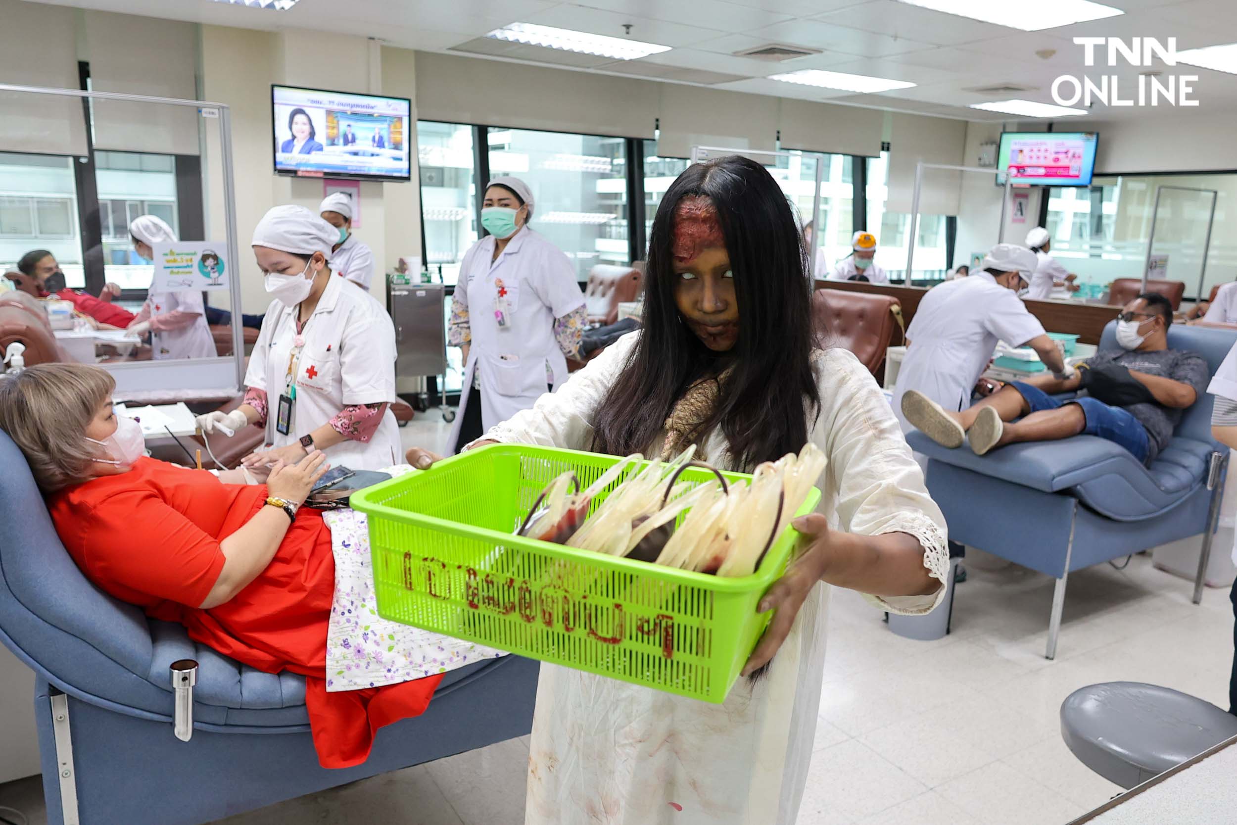 หนีผีมาให้เลือด สีสันบริจาคเลือดรับเทศกาลฮาโลวีน หนีผีมาให้เลือด สีสันบริจาคเลือดรับเทศกาลฮาโลวีน