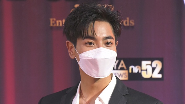 “มิกซ์” เผยได้กำไลเฉียดแสน จาก “เอิร์ธ” ฟุ้งเตรียมเรียกว่าที่คุณหมอได้เลย (มีคลิป)