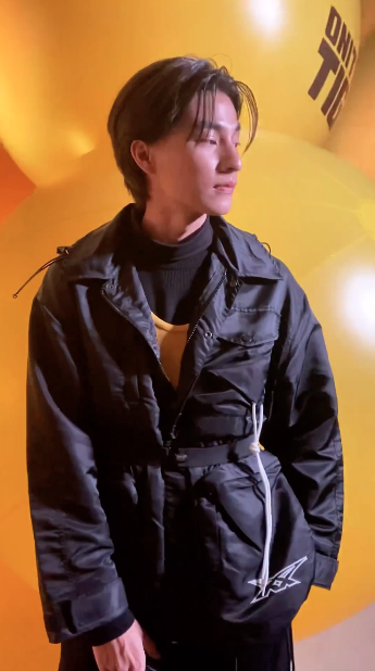 กลัฟ คณาวุฒิ - จองอิลอู'!! หล่อคูลกระทบไหล่ชมแฟชั่นโชว์ Onitsuka Tiger ที่มิลาน