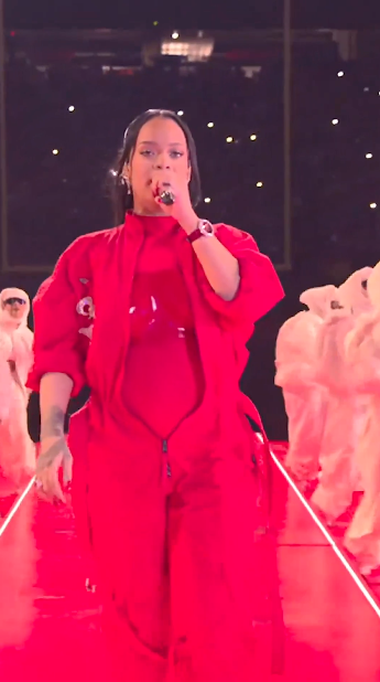 'ริฮานน่า' คัมแบ็ก!! คืนเวทีรอบ7ปี โชว์พักครึ่ง Super Bowl ลุคสีแดงเพลิง 'ริฮานน่า' คัมแบ็ก!! คืนเวทีรอบ7ปี โชว์พักครึ่ง Super Bowl ลุคสีแดงเพลิง