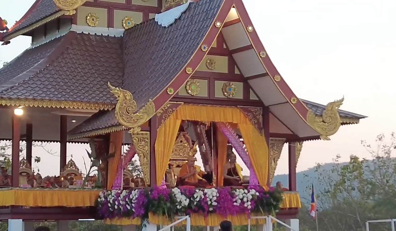 ครูบาบุญชุ่ม ทำพิธีเจริญพระพุทธมนต์สืบชะตาหลวง ลูกศิษย์ล้นหลาม ครูบาบุญชุ่ม ทำพิธีเจริญพระพุทธมนต์สืบชะตาหลวง ลูกศิษย์ล้นหลาม