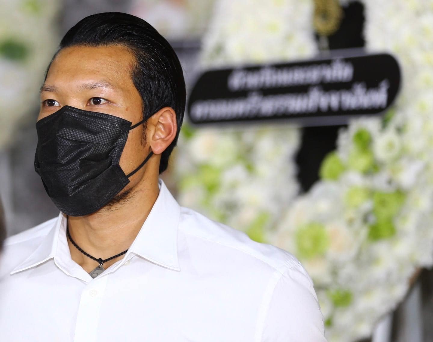 มะนาว ศรศิลป์ กอดให้กำลังใจอดีตคนรัก ตอง กวินทร์ หลังร่วมพิธีฌาปนกิจคุณพ่อ มะนาว ศรศิลป์ กอดให้กำลังใจอดีตคนรัก ตอง กวินทร์ หลังร่วมพิธีฌาปนกิจคุณพ่อ