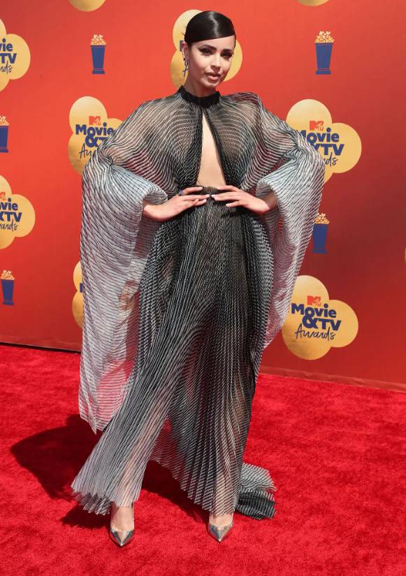 เจนนิเฟอร์ โลเปซ นำทีมซุปตาร์สาวเจิดจรัสบนพรมแดงงาน MTV Movie & TV Awards ปี 2022