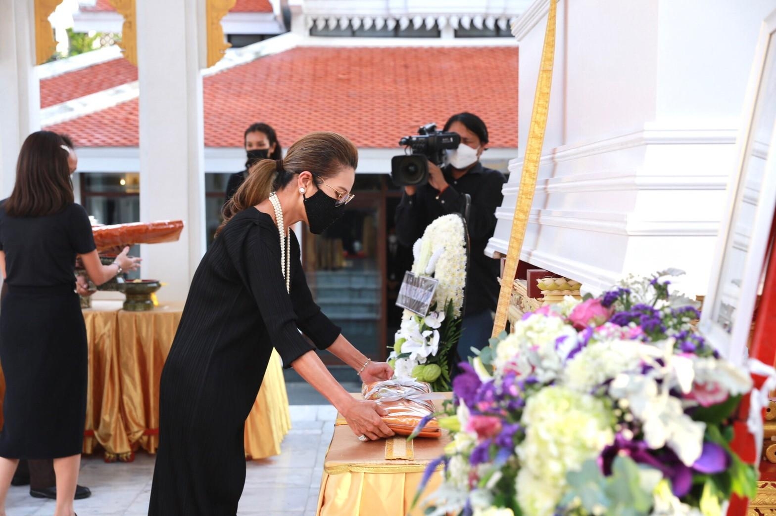 คนบันเทิงร่วมพิธีฌาปนกิจ “ต๊ะ นิรัตติศัย กัลย์จาฤก”