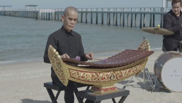 หนึ่ง บางปู ป้อนงาน ปลาคาร์ฟ เชิญยิ้ม ชวนถ่ายเอ็มวีเพลง ยิ้ม