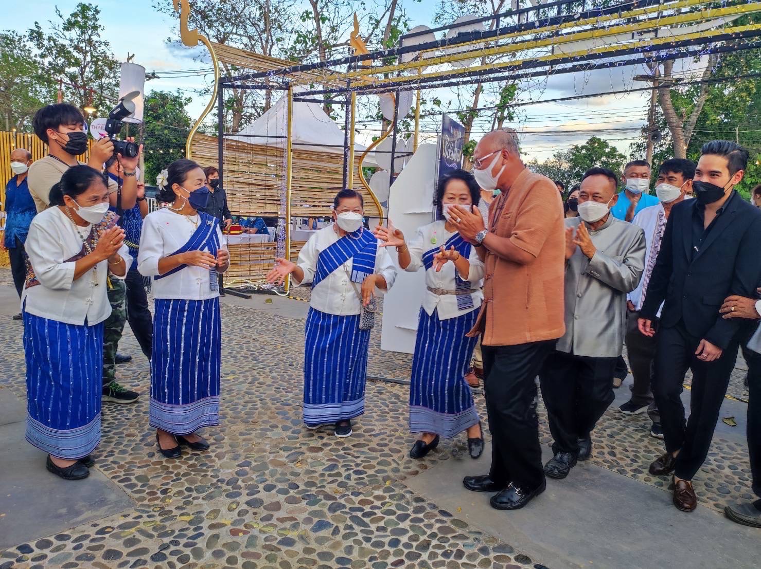 โรแมนติก เคล้าเสียงเพลง ที่เชียงคาน กับงาน “ชิลริมโขง”