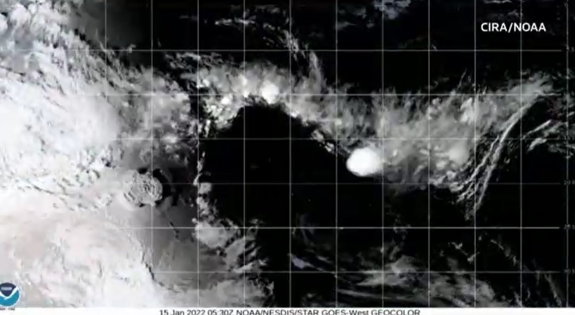 เปิดภาพดาวเทียมวินาที ภูเขาไฟใต้ทะเลในตองกา ระเบิดใต้มหาสมุทรแปซิฟิก