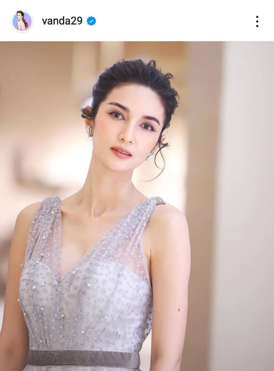 โบว์ แวนด้า เผยลูกสาวทำงานเก่งไม่แพ้พ่อ ด้านคุณแม่ อาการดีขึ้นเเล้วหลังล้มหัวฟาดพื้น โบว์ แวนด้า เผยลูกสาวทำงานเก่งไม่แพ้พ่อ ด้านคุณแม่ อาการดีขึ้นเเล้วหลังล้มหัวฟาดพื้น