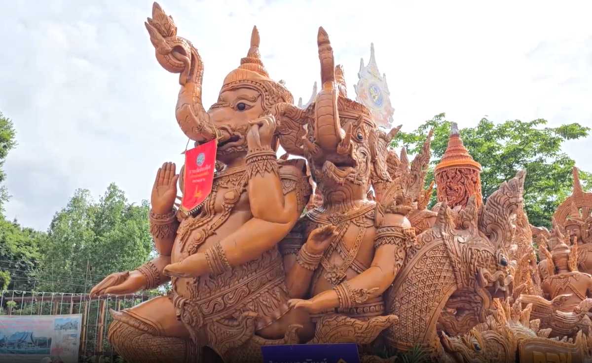 เริ่มแล้ว แห่เทียนพรรษาอุบลฯ นักท่องเที่ยวแห่ชมล้นหลาม เงินสะพัดกว่าพันล้าน เริ่มแล้ว แห่เทียนพรรษาอุบลฯ นักท่องเที่ยวแห่ชมล้นหลาม เงินสะพัดกว่าพันล้าน