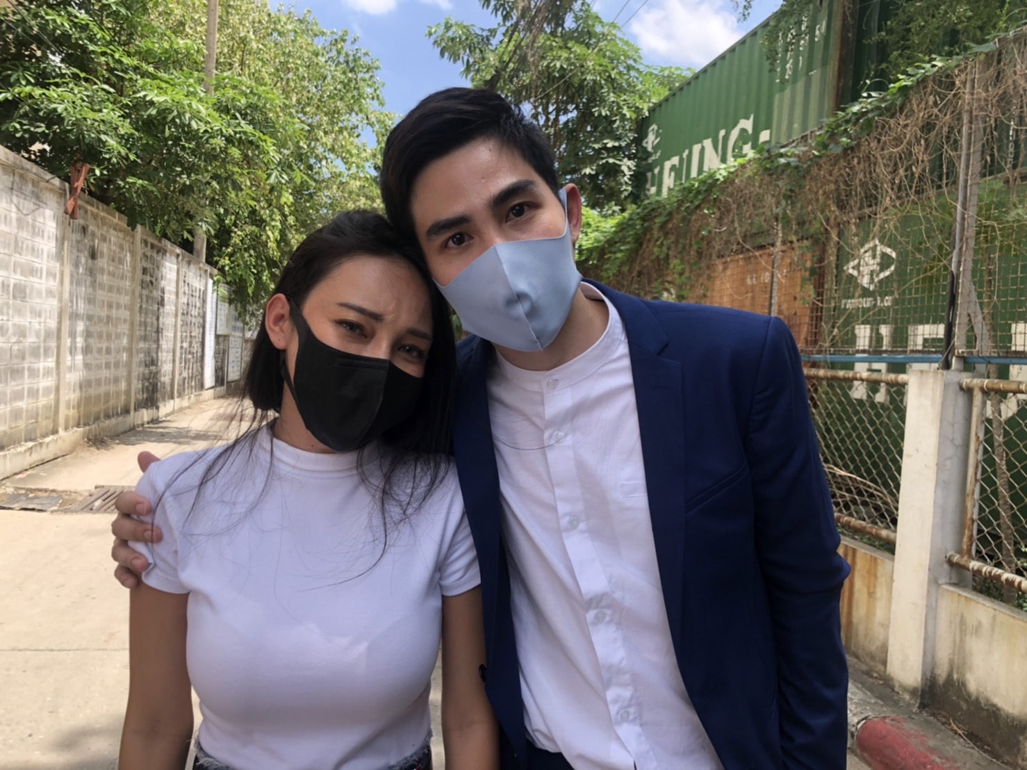 ยอมรับผิด!! แม็กซ์ คุกเข่าขอโทษ เอ็มมี่ กลางวงสัมภาษณ์ 