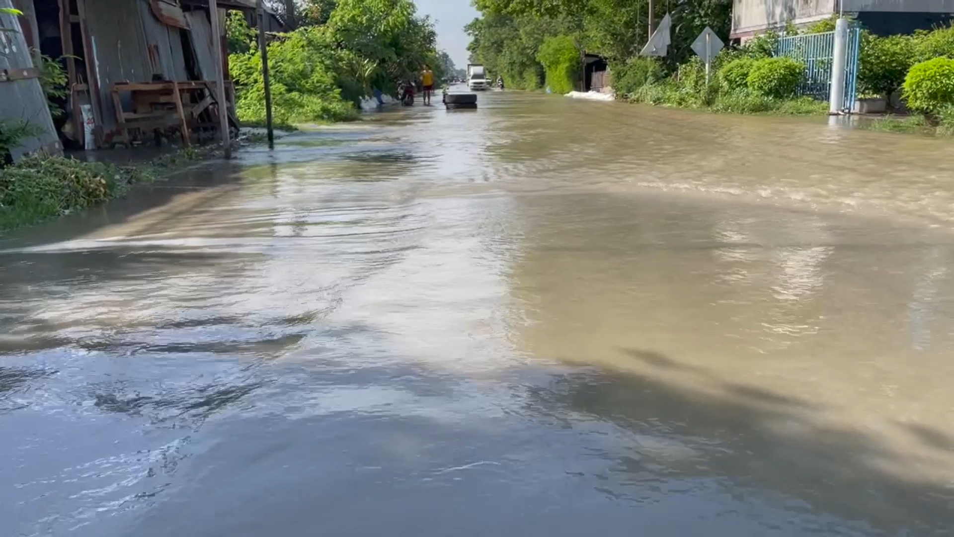 ประมวลภาพ น้ำท่วมอยุธยา จม 157 จุด ท้ายเขื่อนพระรามหกยังวิกฤต ประมวลภาพ น้ำท่วมอยุธยา จม 157 จุด ท้ายเขื่อนพระรามหกยังวิกฤต