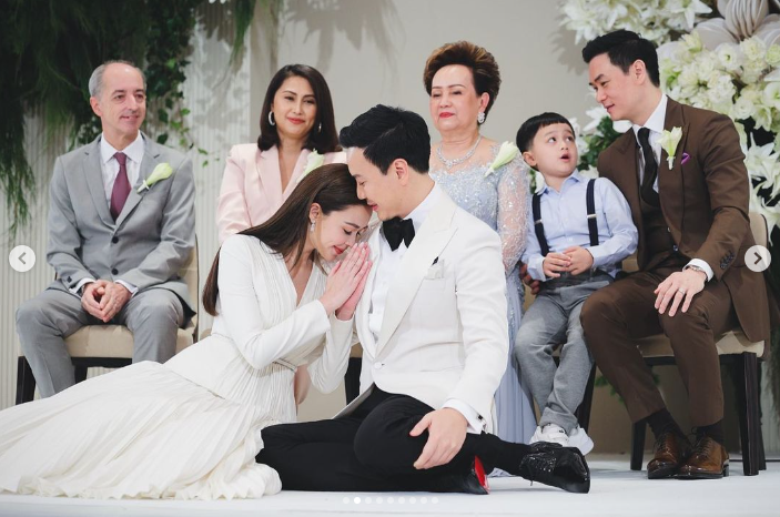 รักสุกงอม แพทริเซีย – โน้ต” ฉลองมงคลสมรสสุดโรแมนติก (มีคลิป) รักสุกงอม แพทริเซีย – โน้ต” ฉลองมงคลสมรสสุดโรแมนติก (มีคลิป)
