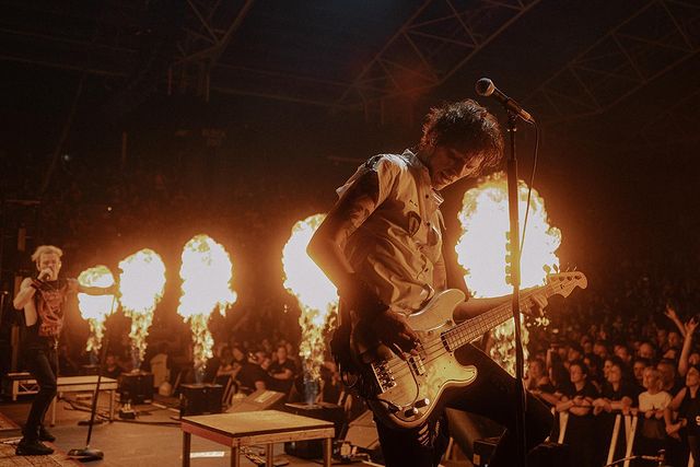 แฟนเพลงสุดช็อก!! 'Sum 41' ประกาศยุบวง จ่อปิดตำนาน 27 ปี หลังปล่อยอัลบั้มสุดท้าย แฟนเพลงสุดช็อก!! 'Sum 41' ประกาศยุบวง จ่อปิดตำนาน 27 ปี หลังปล่อยอัลบั้มสุดท้าย