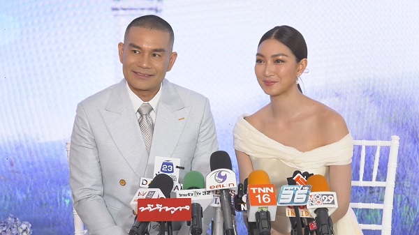 แพนเค้ก – พี่หมี จัดเต็มความอลังการ พิธีฉลองมงคลสมรส    (มีคลิป)