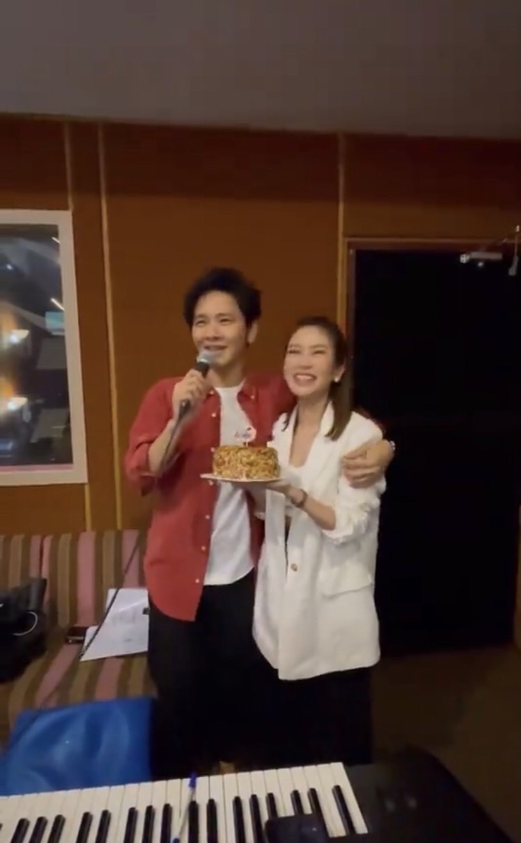 หวานเผื่อคนทั้งโลก ไบร์ท อวยพรวันเกิด โต๋ ขอบคุณที่ทำให้เรากลายเป็นผู้หญิงที่โชคดีที่สุด 