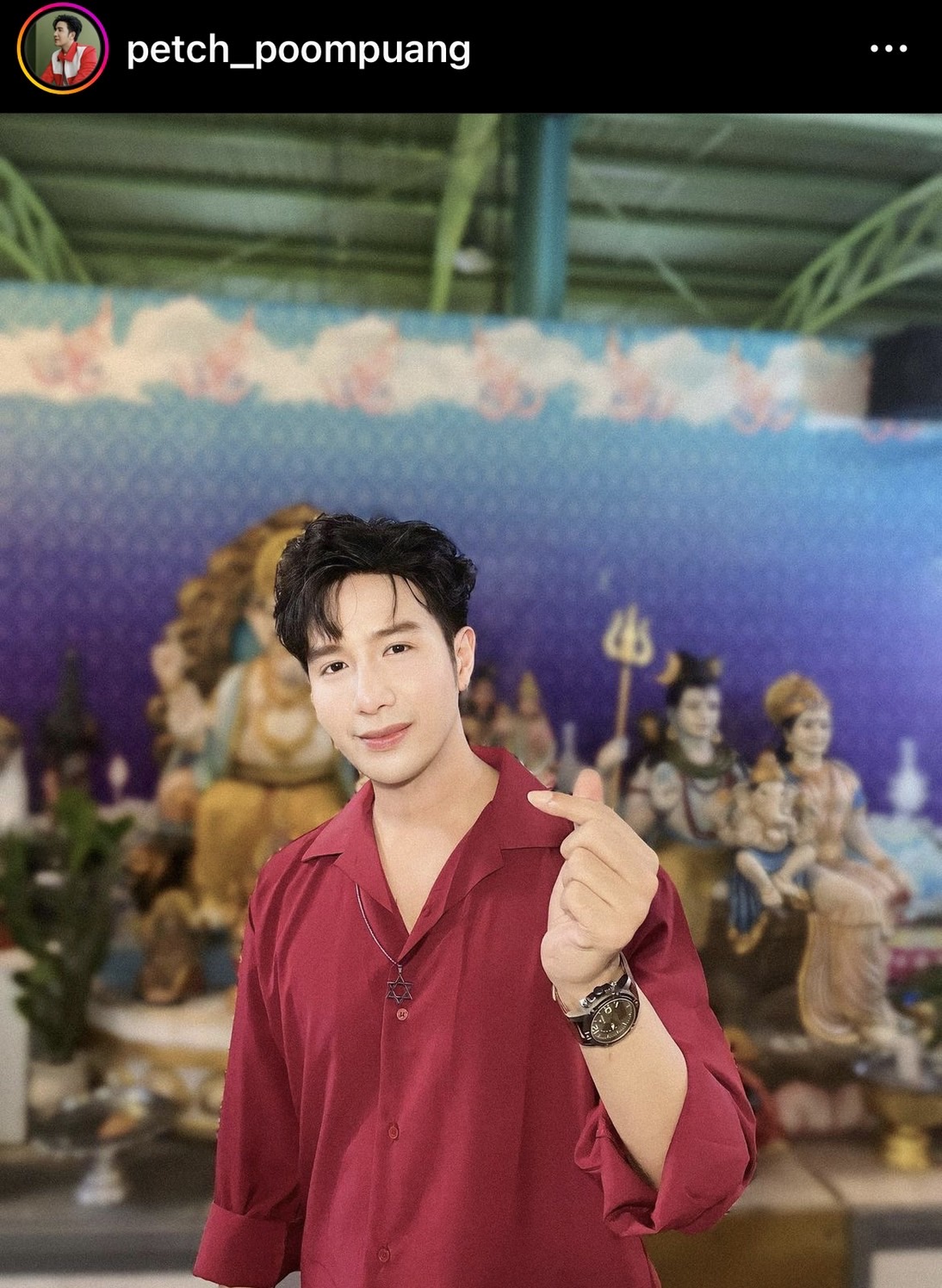 เพชร ภัควรรธน์ เปลี่ยนชุดให้ แม่ผึ้ง พุ่มพวง เนื่องในวันคล้ายวันเกิด 