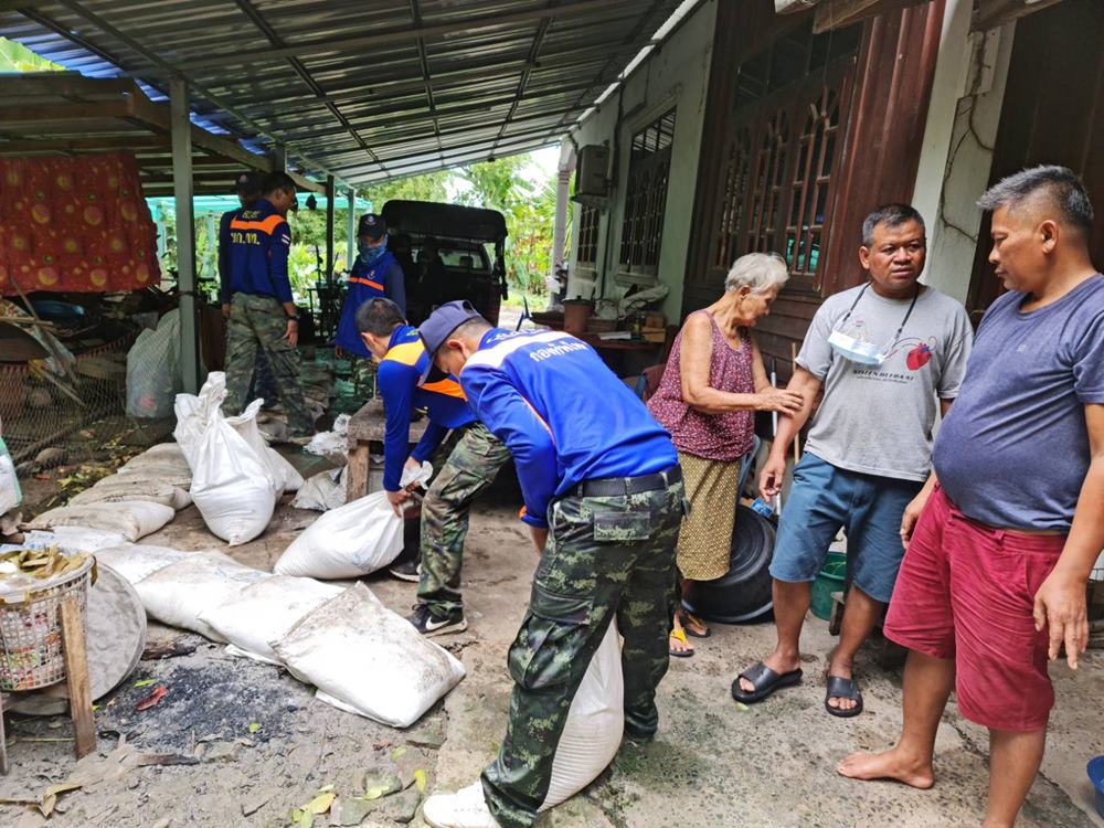 พายุโนรูถล่มอุบลฯ กลาโหม สั่งทุกเหล่าทัพระดมกำลังพลช่วยผู้ประสบภัย พายุโนรูถล่มอุบลฯ กลาโหม สั่งทุกเหล่าทัพระดมกำลังพลช่วยผู้ประสบภัย