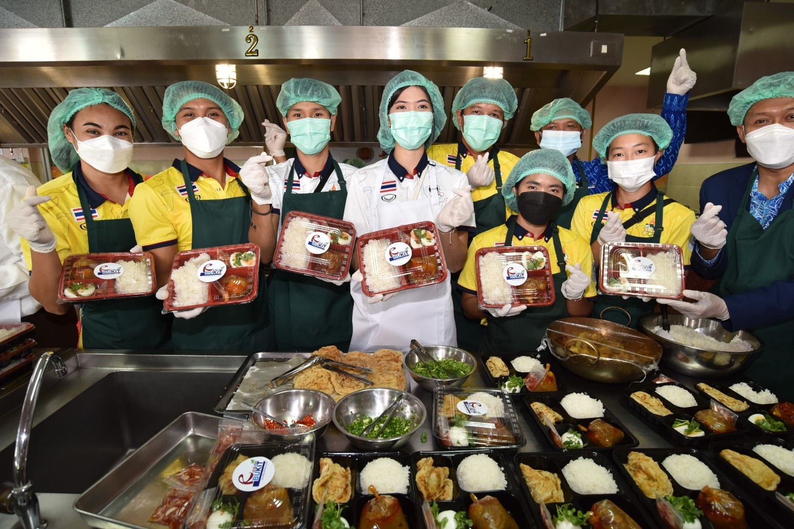 น้องเทนนิส ทำข้าวกล่องเป็นกำลังใจบุคลากรทางการแพทย์ 