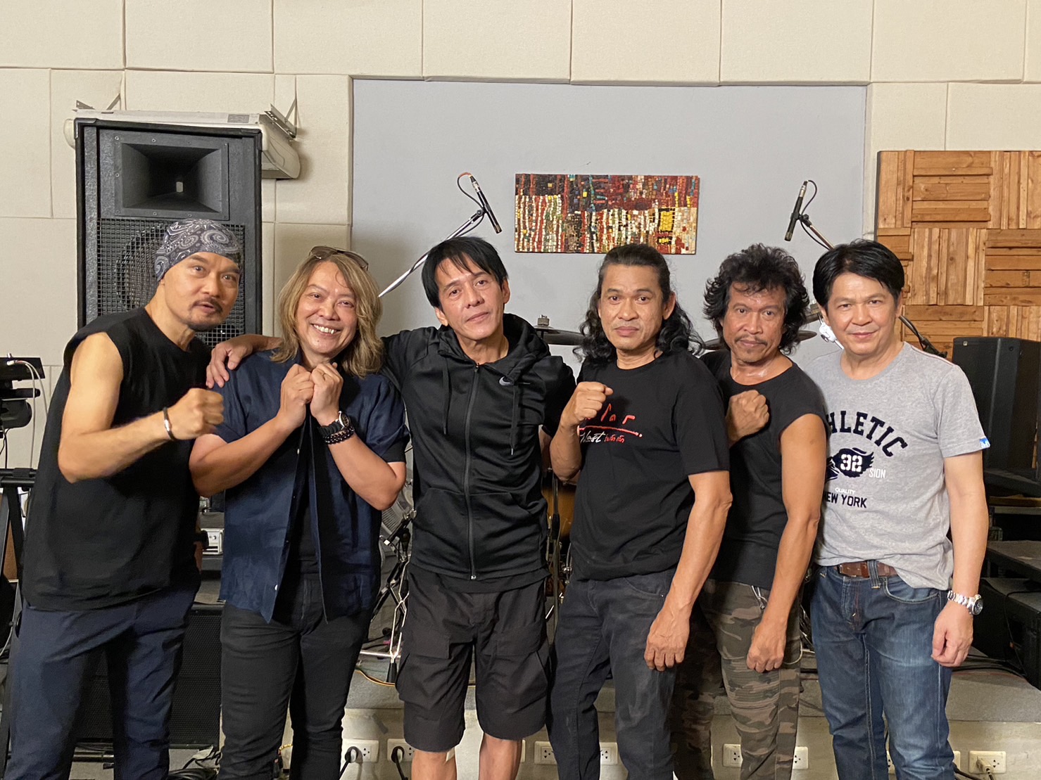 “ไมโคร” วงร็อคระดับตำนาน พร้อมระเบิดความมันส์อีกครั้งในรอบ 13 ปี “ไมโคร” วงร็อคระดับตำนาน พร้อมระเบิดความมันส์อีกครั้งในรอบ 13 ปี