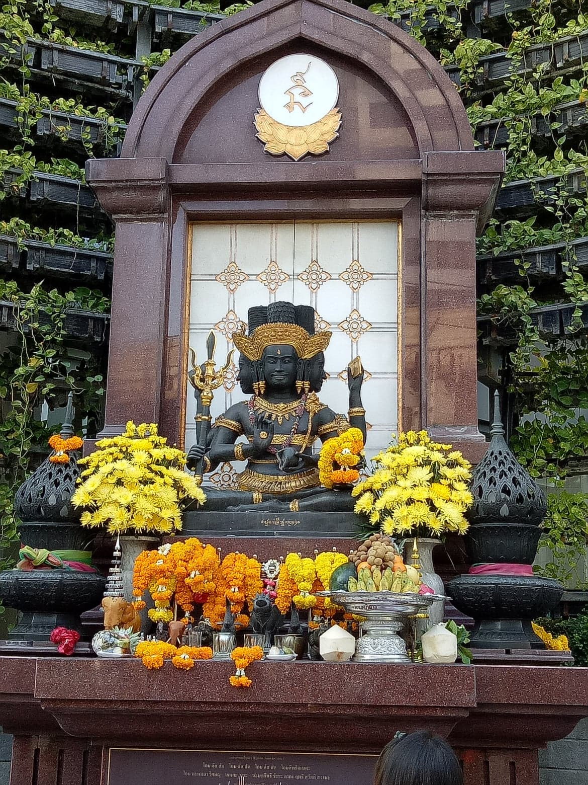 ย้อนรอย 3 ดาราสาว ไหว้พระตรีมูรติ ความรักสำเร็จ ! ย้อนรอย 3 ดาราสาว ไหว้พระตรีมูรติ ความรักสำเร็จ !