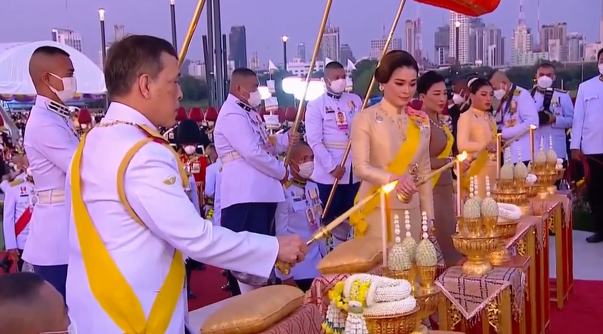 ในหลวง-พระราชินี เสด็จฯทรงเปิดพระบรมราชานุสาวรีย์ รัชกาลที่ 9 ในหลวง-พระราชินี เสด็จฯทรงเปิดพระบรมราชานุสาวรีย์ รัชกาลที่ 9