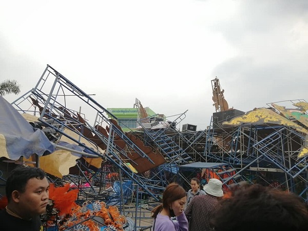 นก พงศกร พาคณะหมอลำนามวิหค เล่นคอนเสิร์ตต่อ แม้ฉากเวทีจะพังจากพายุ (มีคลิป)