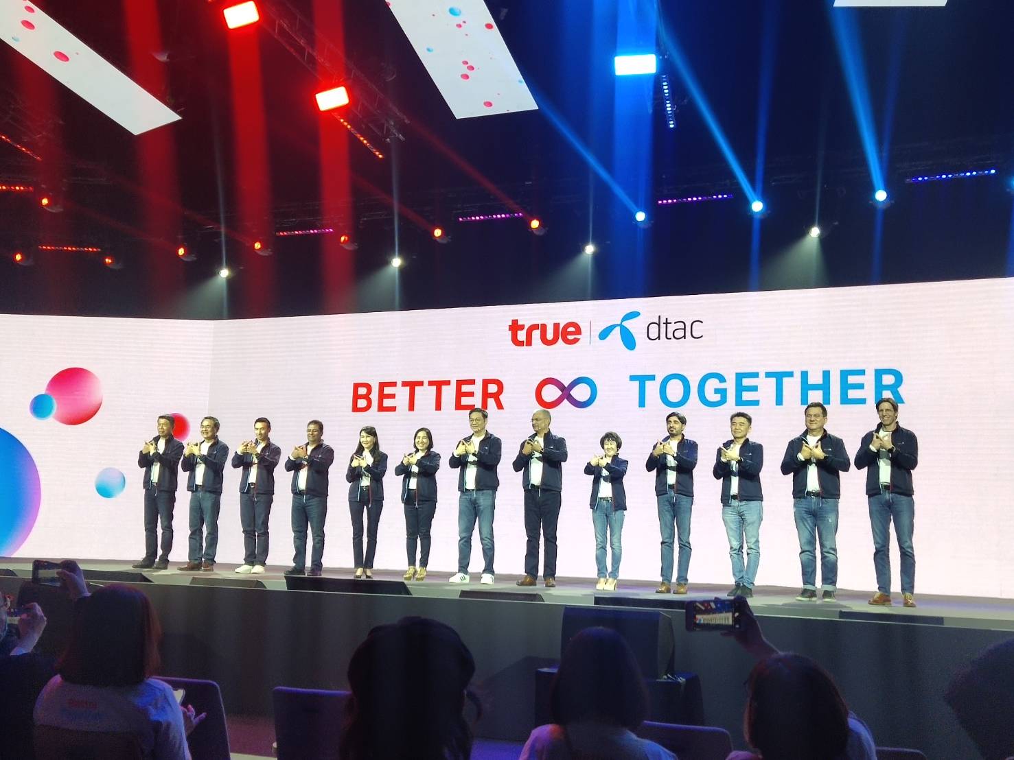 8 ข้อครบจบในโพสต์เดียว true | dtac รวมแล้วเกิดอะไรขึ้นบ้าง ? 8 ข้อครบจบในโพสต์เดียว true | dtac รวมแล้วเกิดอะไรขึ้นบ้าง ?