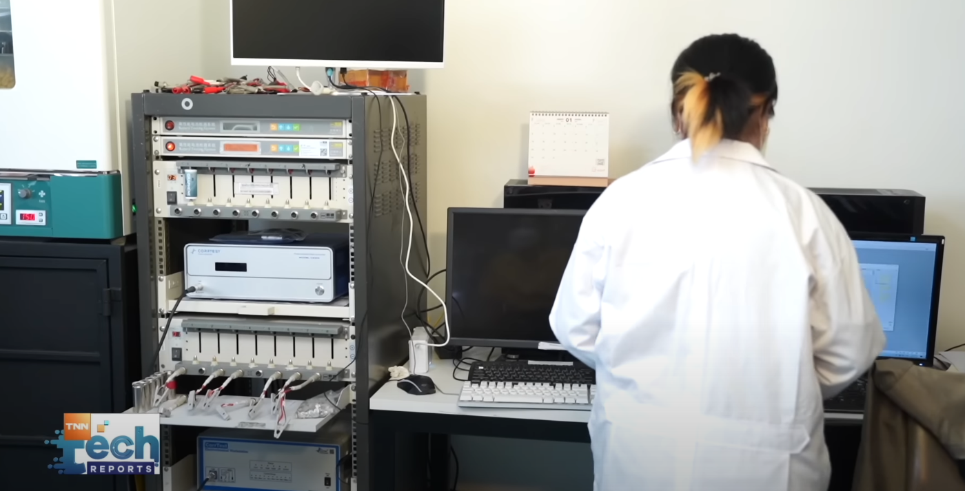 “แบตเตอรี่กราฟีน” อนาคตใหม่ของแบตเตอรี่รถ EV ฝีมือคนไทย !! | TNN Tech Reports “แบตเตอรี่กราฟีน” อนาคตใหม่ของแบตเตอรี่รถ EV ฝีมือคนไทย !! | TNN Tech Reports