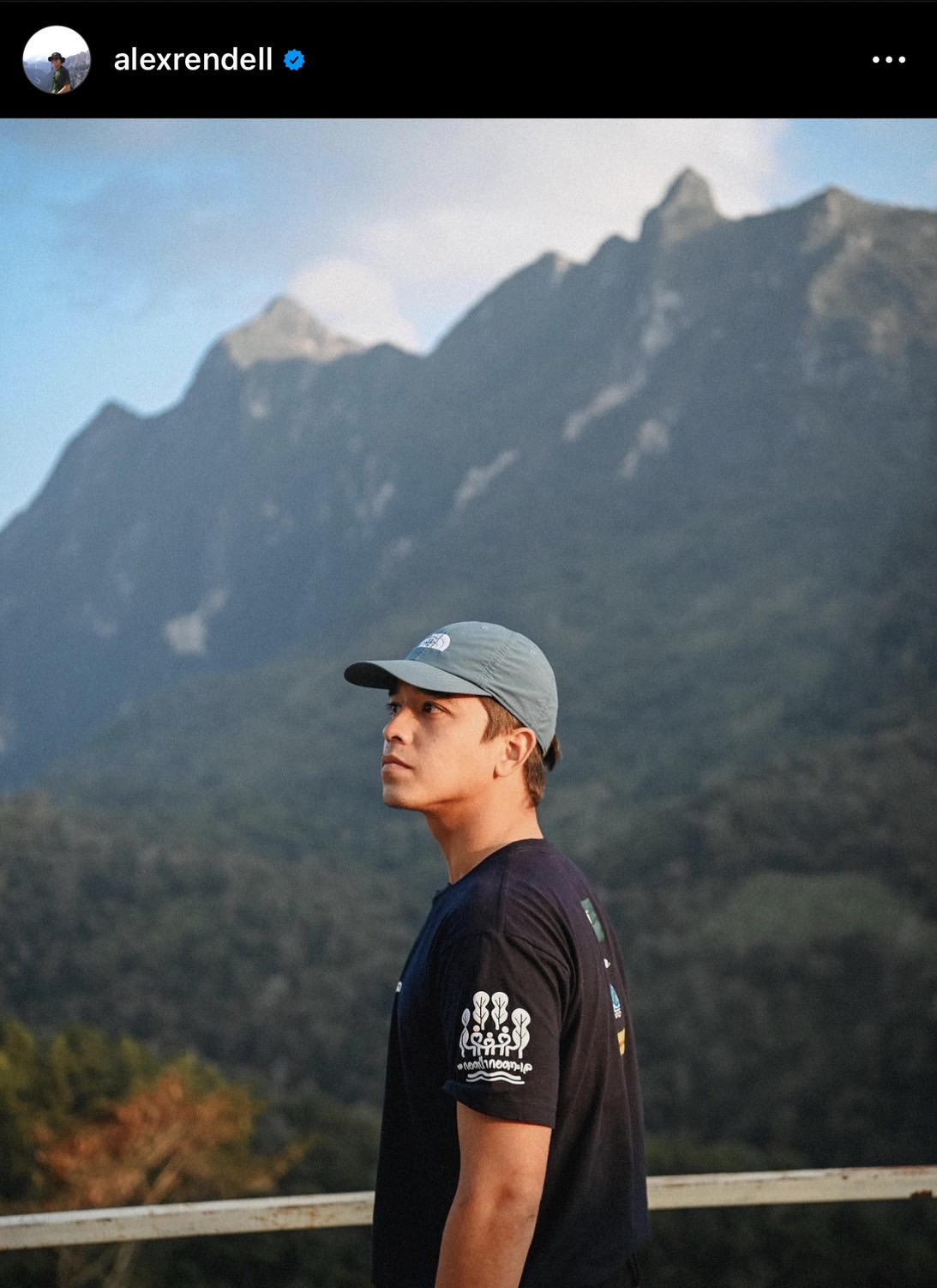 มิตรภาพยังคงอยู่ เต้ย จรินทร์พร โพสต์ภาพคู่ อเล็กซ์ ฉลองจบปริญญาโทของทั้งคู่