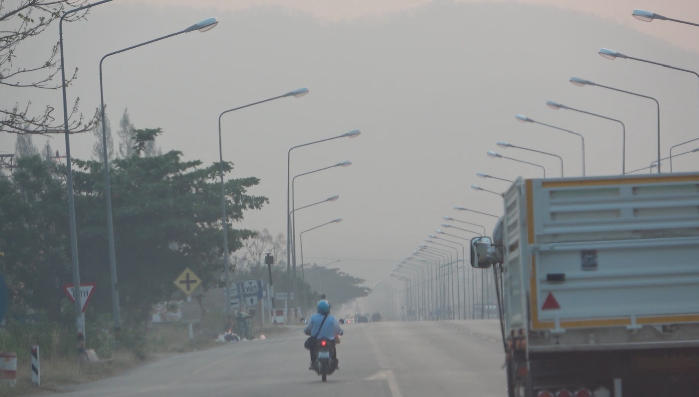 ลำปางเจอฝุ่น PM 2.5 จากไฟป่าค่าเกินมาตรฐานคลุมเมืองขาวโพลน