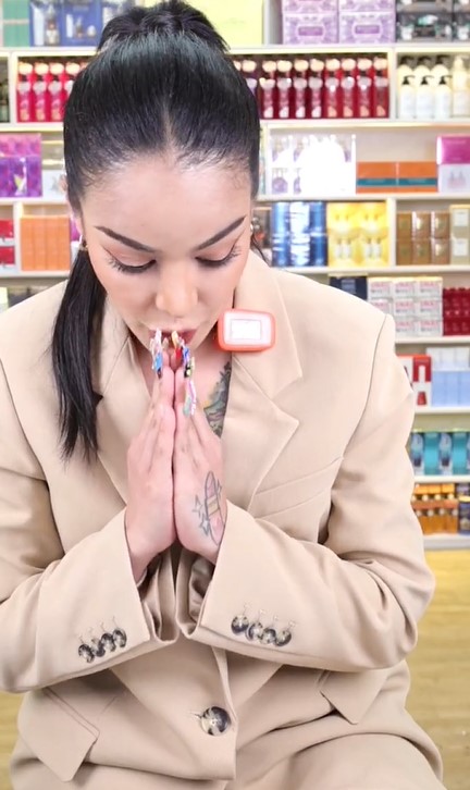 จ่อเอาผิดผู้ผลิตซอง พิมรี่พาย ชี้แจงดราม่าพริกทอด หลังผู้บริโภคทานแล้วท้องเสีย