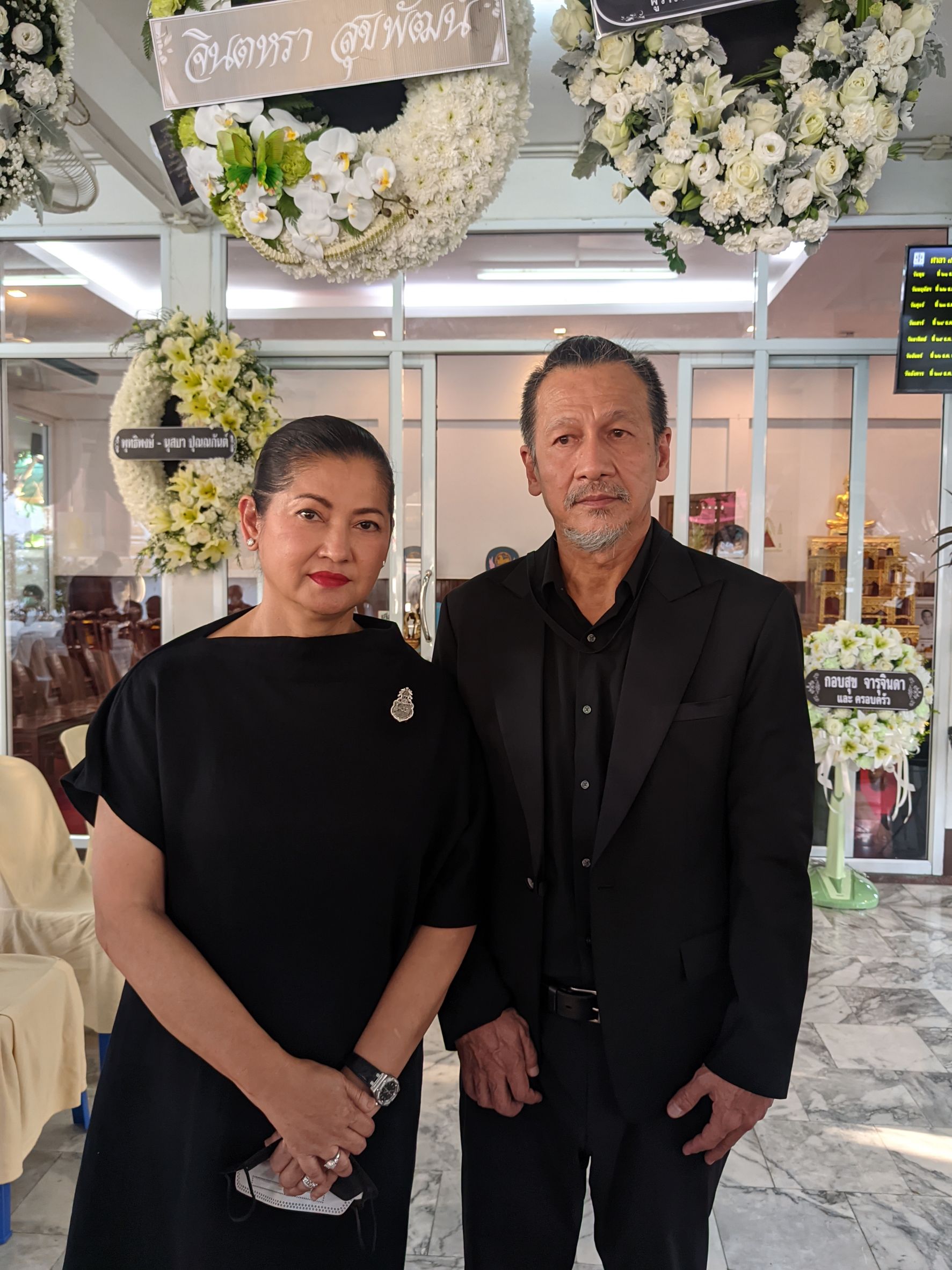 บรรยากาศพิธีรดน้ำศพ คุณพ่อของ อ๊อฟ พงษ์พัฒน์