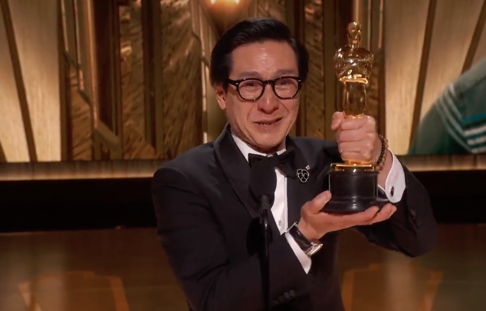 ซือเจ๊ทะลุมัลติเวิร์ส!! กวาดออสการ์ดาราสมทบชายหญิงปีนี้ จาก ‘คี ฮุย ควน - เจมี่ ลี เคอร์ติส’