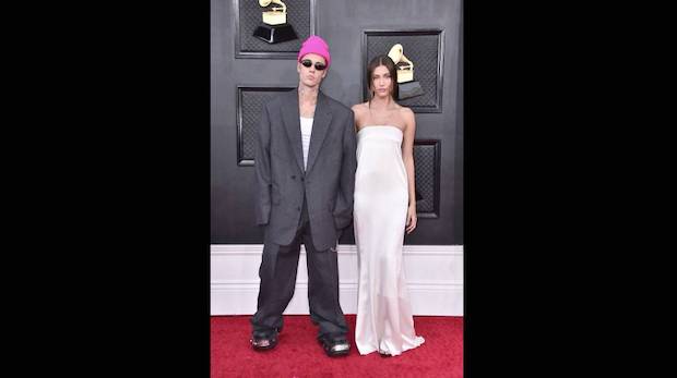 หมอชี้สัญญาณฟื้นตัวดี!! หลัง ‘จัสติน บีเบอร์’ แจ้งข่าวเป็นอัมพาตใบหน้าครึ่งซีก (มีคลิป) หมอชี้สัญญาณฟื้นตัวดี!! หลัง ‘จัสติน บีเบอร์’ แจ้งข่าวเป็นอัมพาตใบหน้าครึ่งซีก (มีคลิป)