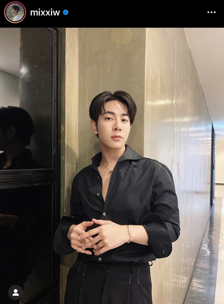 เอิร์ท-มิกซ์ คลั่งรัก ทุ่ม 250,000 สร้างบ้านให้น้องแมว เอิร์ท-มิกซ์ คลั่งรัก ทุ่ม 250,000 สร้างบ้านให้น้องแมว