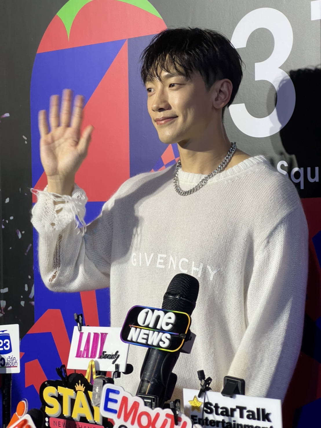 เรน ปลื้มได้เคานต์ดาวน์ที่เมืองไทย แย้มปีหน้ามีซีรีส์ 2 เรื่อง 