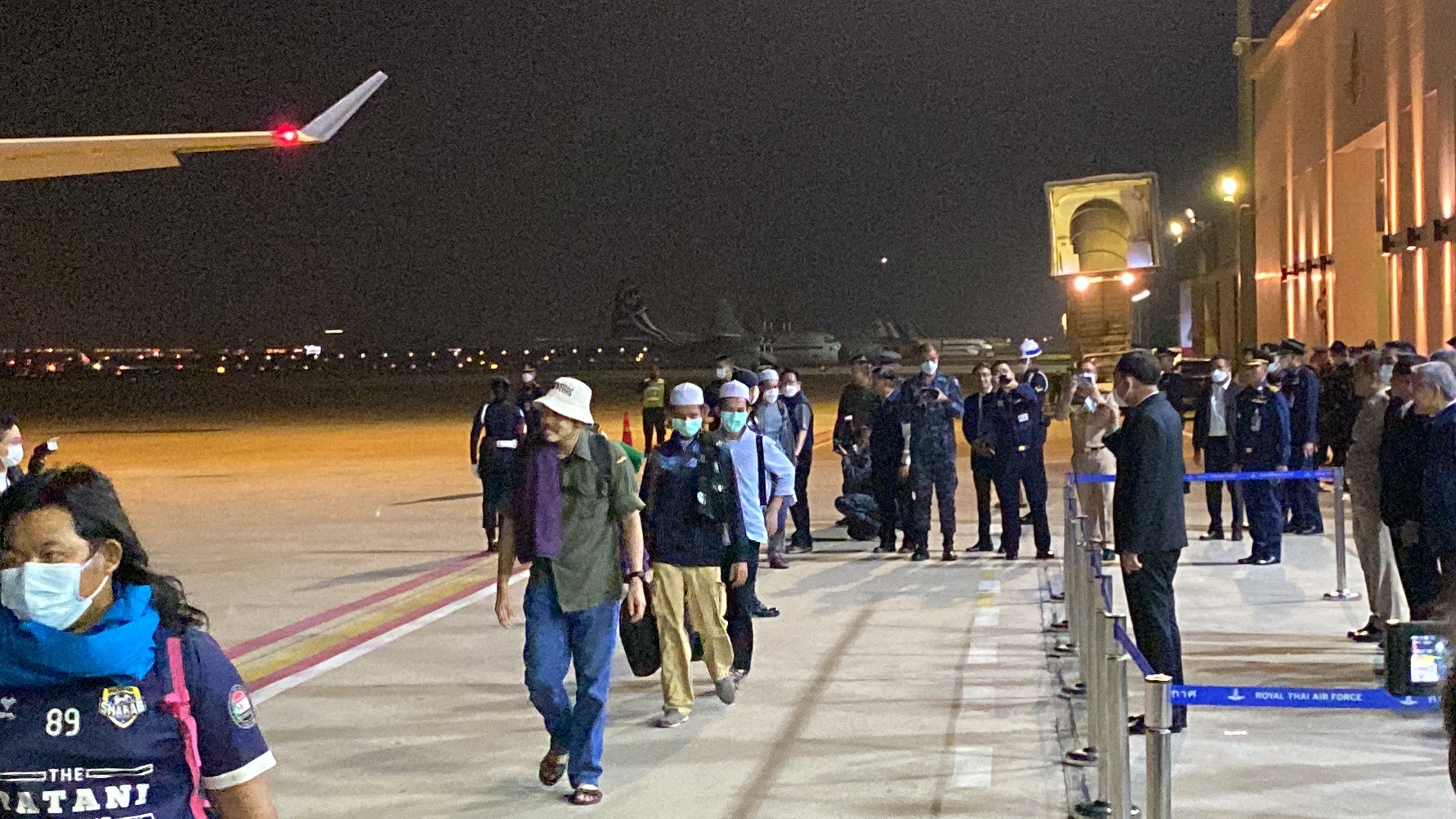 ​ประมวลภาพ นายกฯ รับ คนไทยในซูดาน ชุดแรก 