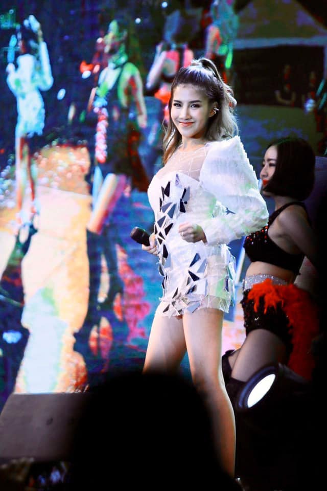 อยู่ในใจตลอดไป ใบเตย สุธีวัน ประกาศหมดสัญญาค่ายอาร์สยามโดยถาวร อยู่ในใจตลอดไป ใบเตย สุธีวัน ประกาศหมดสัญญาค่ายอาร์สยามโดยถาวร