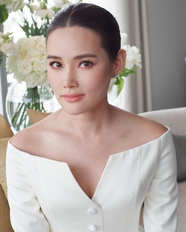 หญิง รฐา เผยโมเมนต์หวาน หลังควง ตุลย์ เข้าพิธีหมั้นและจดทะเบียนสมรส