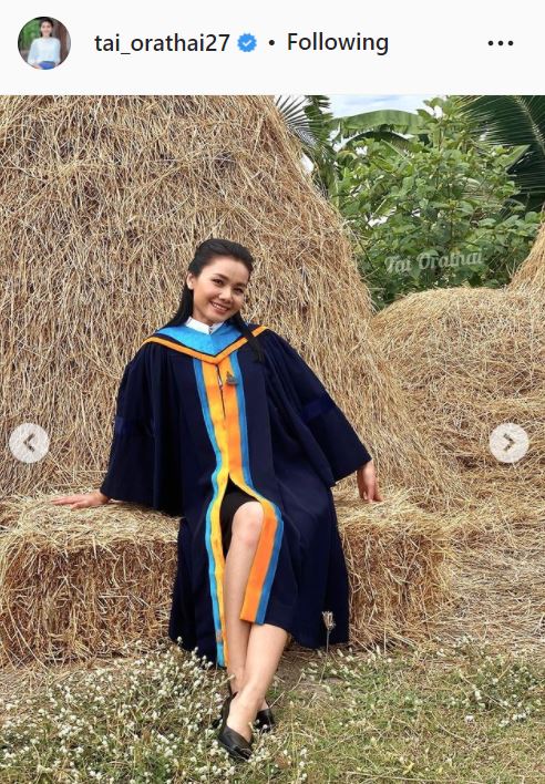 ชี้แจงเเล้ว! ต่าย อรทัย หลังลงภาพสวมชุดครุย เจ้าตัวเผย เป็นเพียงภาพในละครเท่านั้น