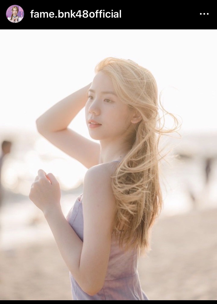 แฟนคลับแห่ชื่นชม “เฟม BNK48” สอนภาษามือแฟนคลับเพื่อสื่อสารกับผู้พิการในการได้ยิน แฟนคลับแห่ชื่นชม “เฟม BNK48” สอนภาษามือแฟนคลับเพื่อสื่อสารกับผู้พิการในการได้ยิน