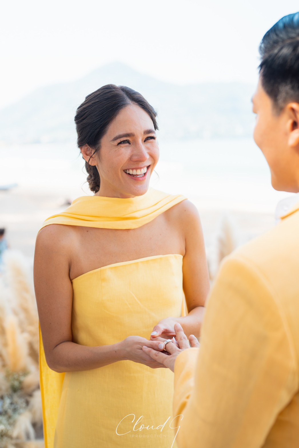 เซย์เยส! “จิ๊บ ปกฉัตร” ถูกแฟนหนุ่มเซอร์ไพรส์คุกเข่าขอแต่งงานริมชายหาด เซย์เยส! “จิ๊บ ปกฉัตร” ถูกแฟนหนุ่มเซอร์ไพรส์คุกเข่าขอแต่งงานริมชายหาด