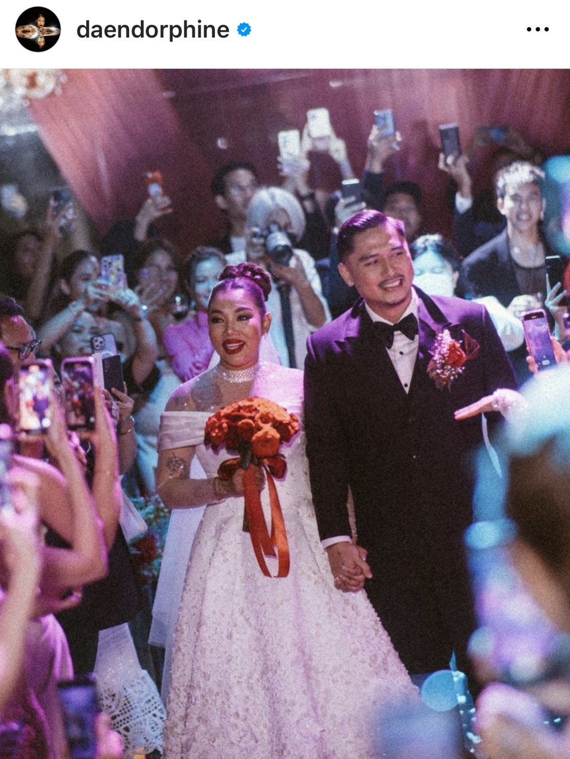 ดา - เดนนิส เฉลยเพศเบบี๋คนแรก ได้ลูกชาย