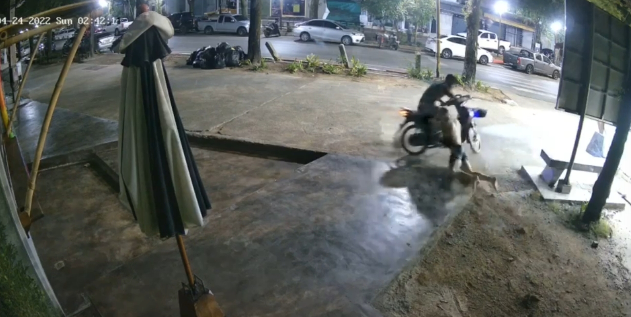 รวบอดีตนักมวยดัง เด่น แสนชัย วิ่งราวทรัพย์นักท่องเที่ยวชาวอังกฤษ 