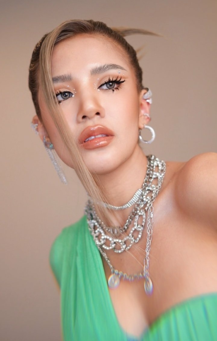 แฟนๆแห่ให้กำลังใจ หลังใบเตย สุธีวัน โพสต์ตัดพ้อผ่านเฟซบุ๊ก แฟนๆแห่ให้กำลังใจ หลังใบเตย สุธีวัน โพสต์ตัดพ้อผ่านเฟซบุ๊ก